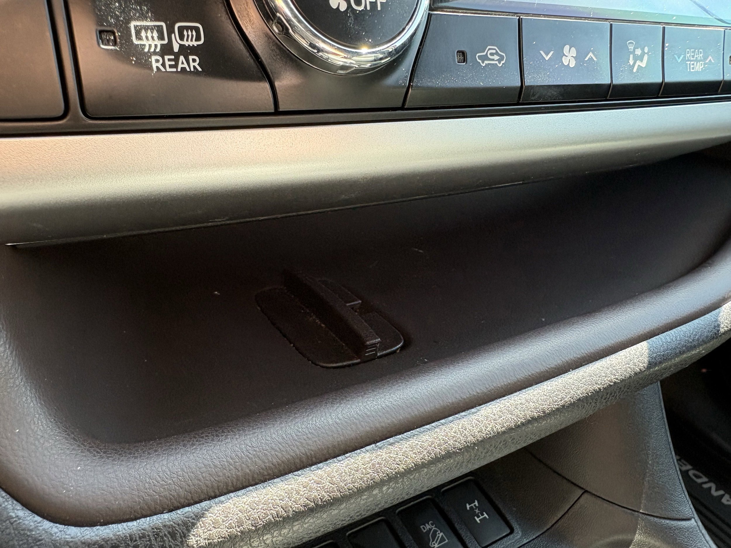 Used 2019 Toyota Highlander Limited image 22