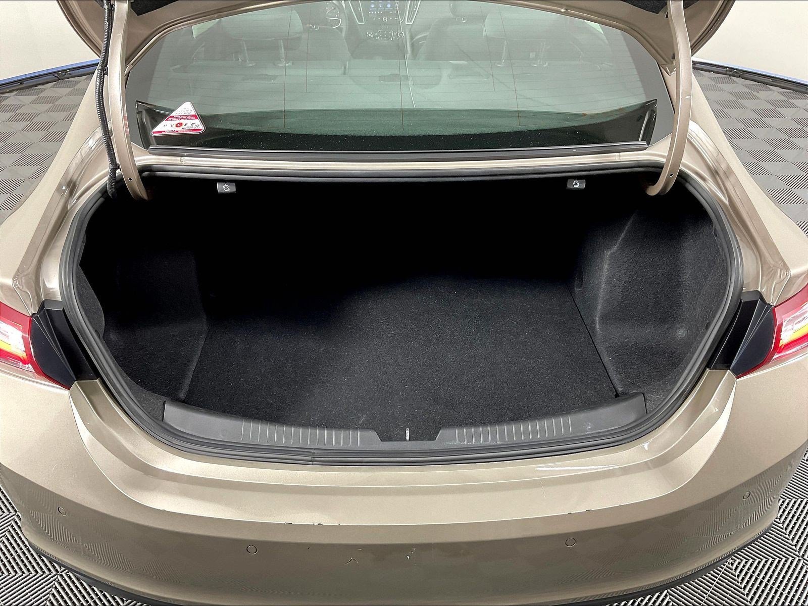 Used 2022 Chevrolet Malibu LT FWD image 37