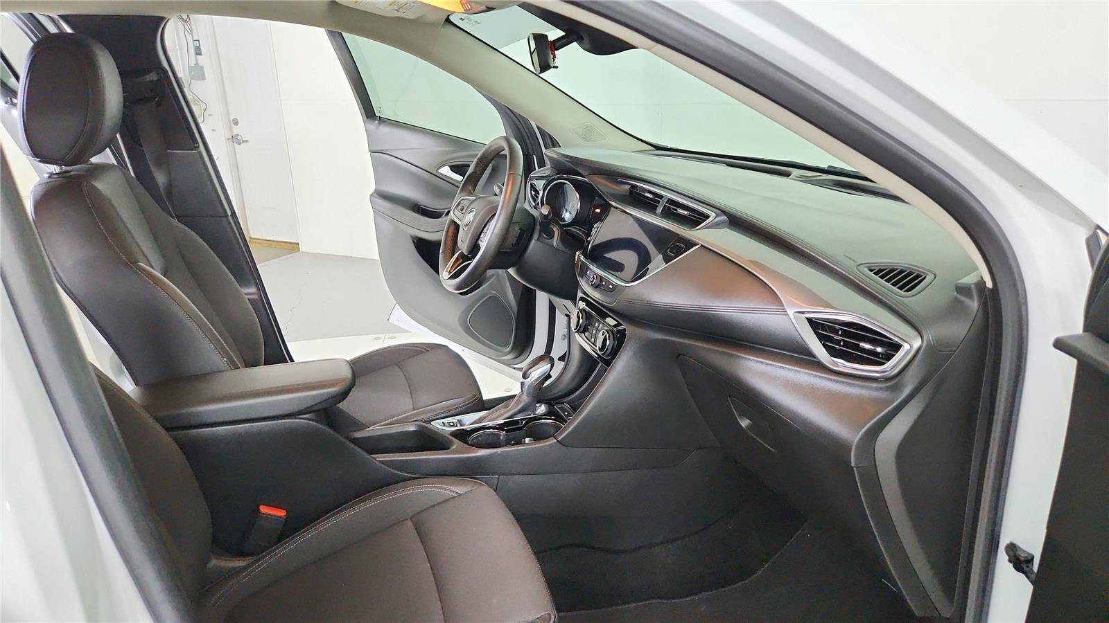 Used 2021 Buick Encore GX Preferred w/ Cold Weather Comfort Package FWD image 18