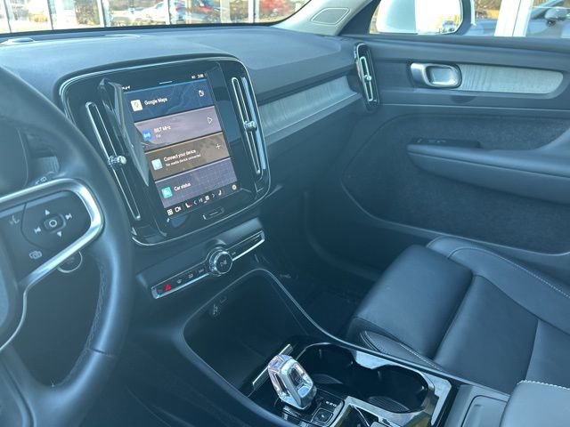 Certified 2025 Volvo XC40 B5 Plus AWD/4WD image 19