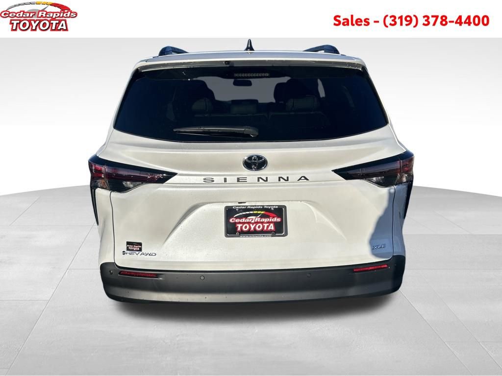 New 2026 Toyota Sienna XLE image 4