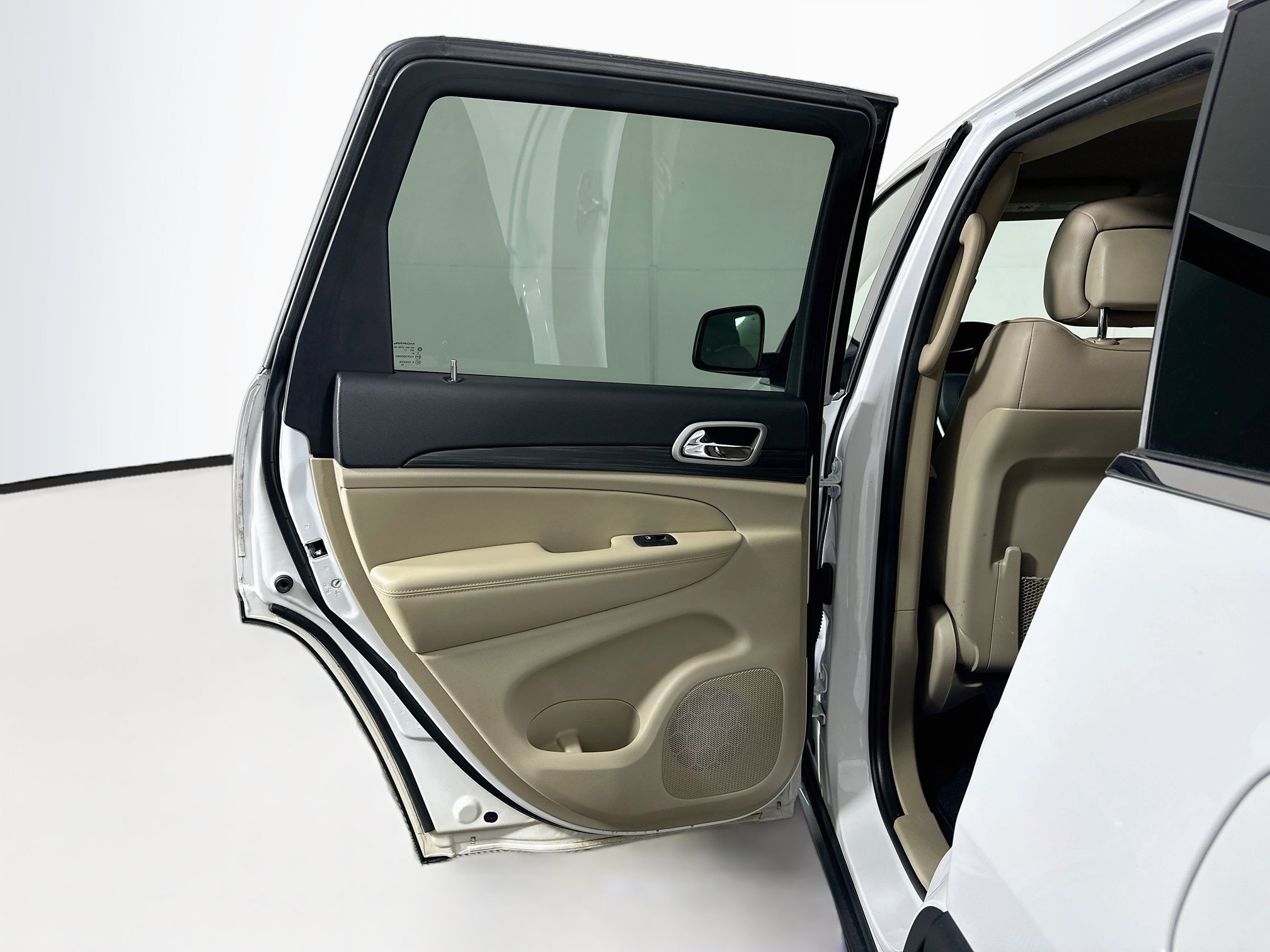 Used 2022 Jeep Grand Cherokee Laredo E RWD image 26