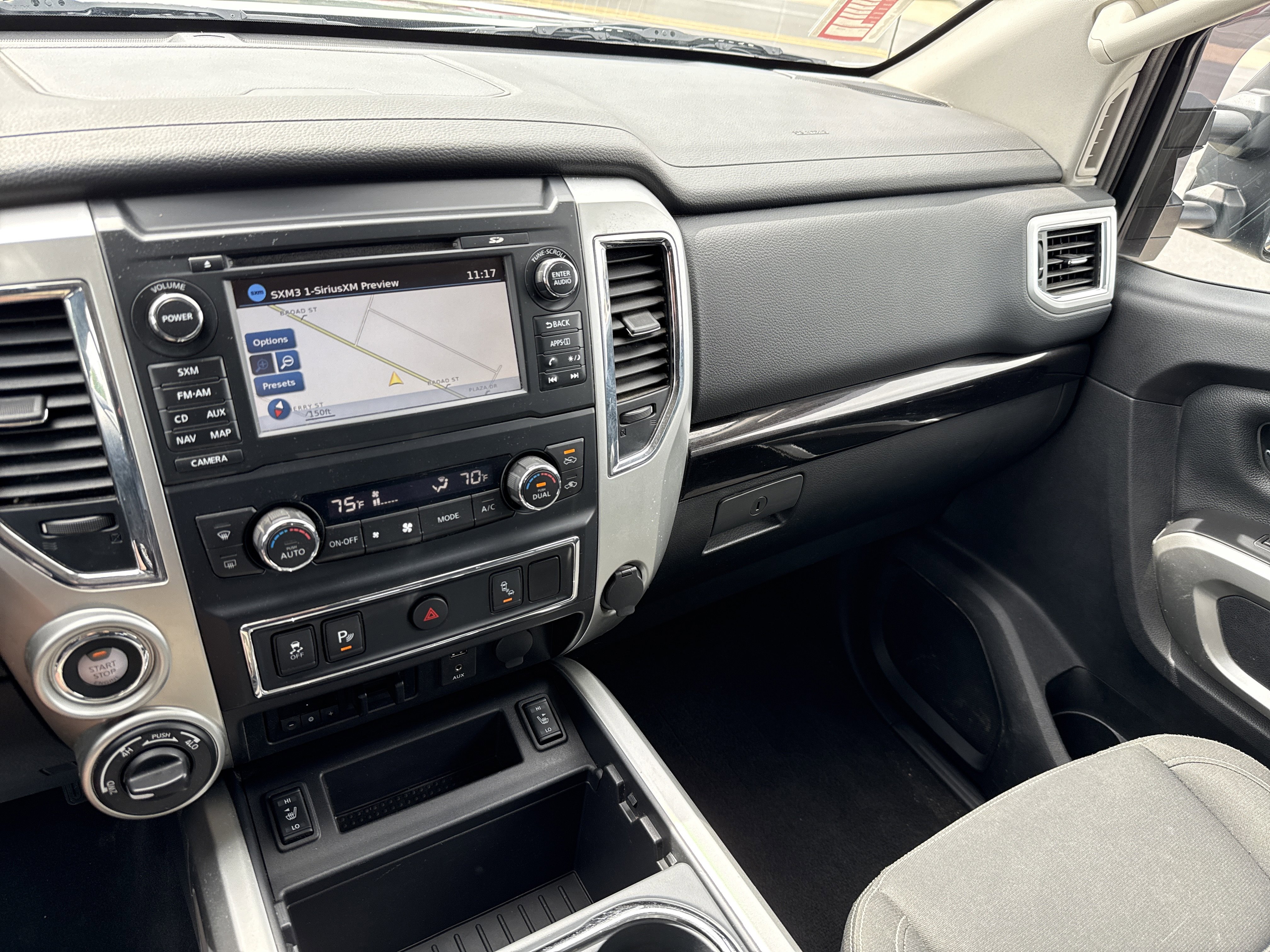 Used 2018 Nissan Titan SV w/ SV Convenience Package AWD/4WD image 22