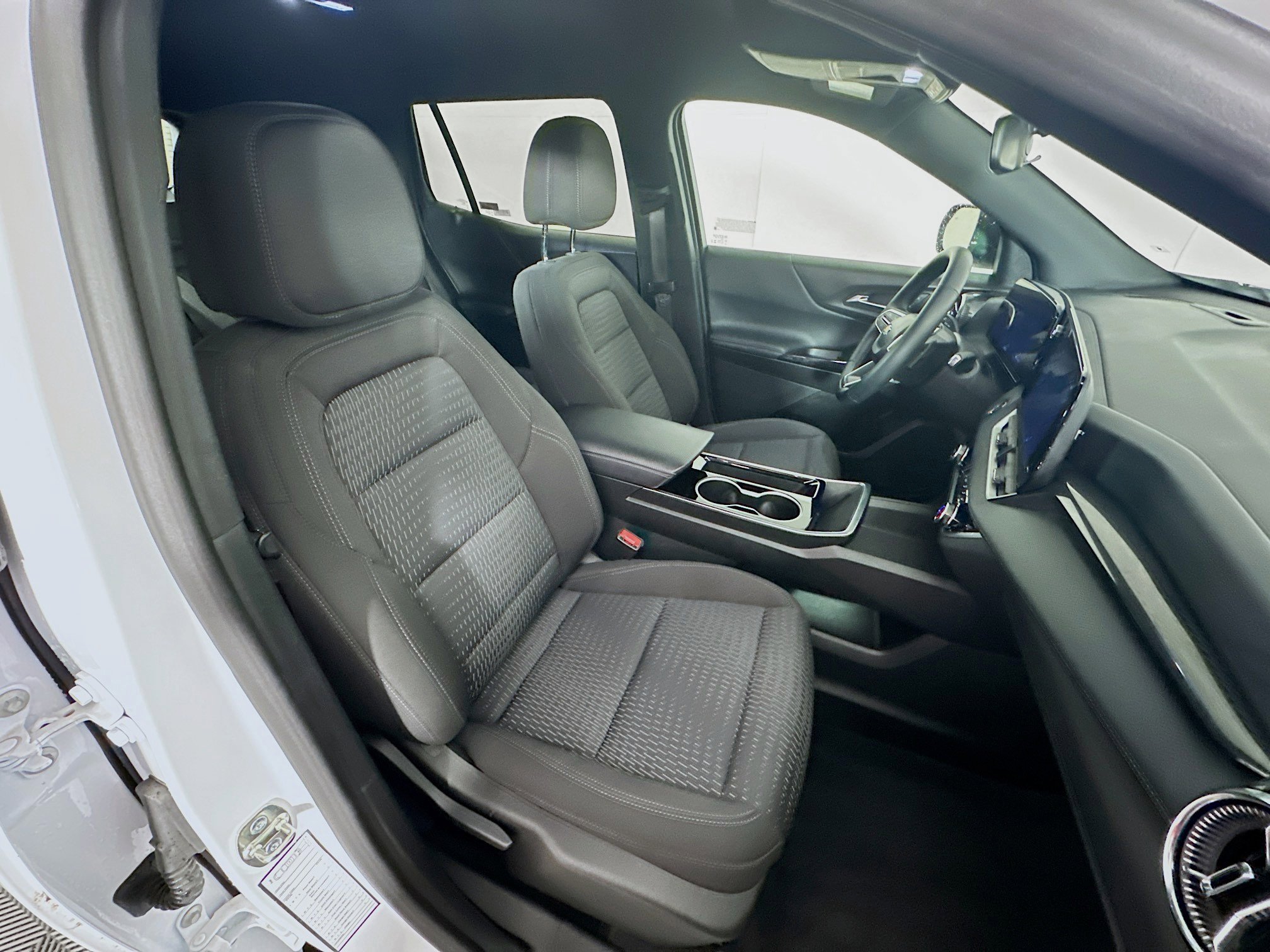 Used 2025 Chevrolet Equinox LT image 30