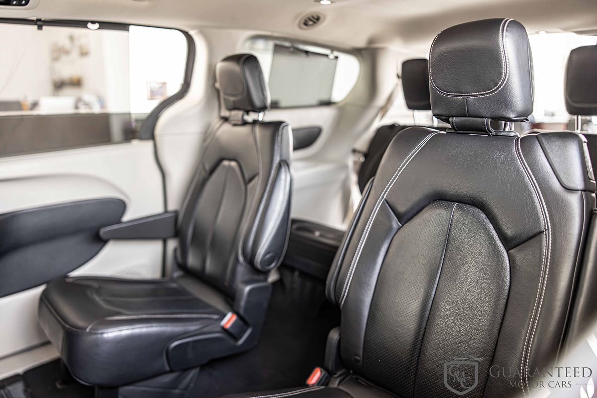 Used 2022 Chrysler Pacifica Touring-L FWD image 34