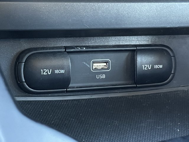 Used 2025 Kia Soul LX w/ LX Technology Package FWD image 19
