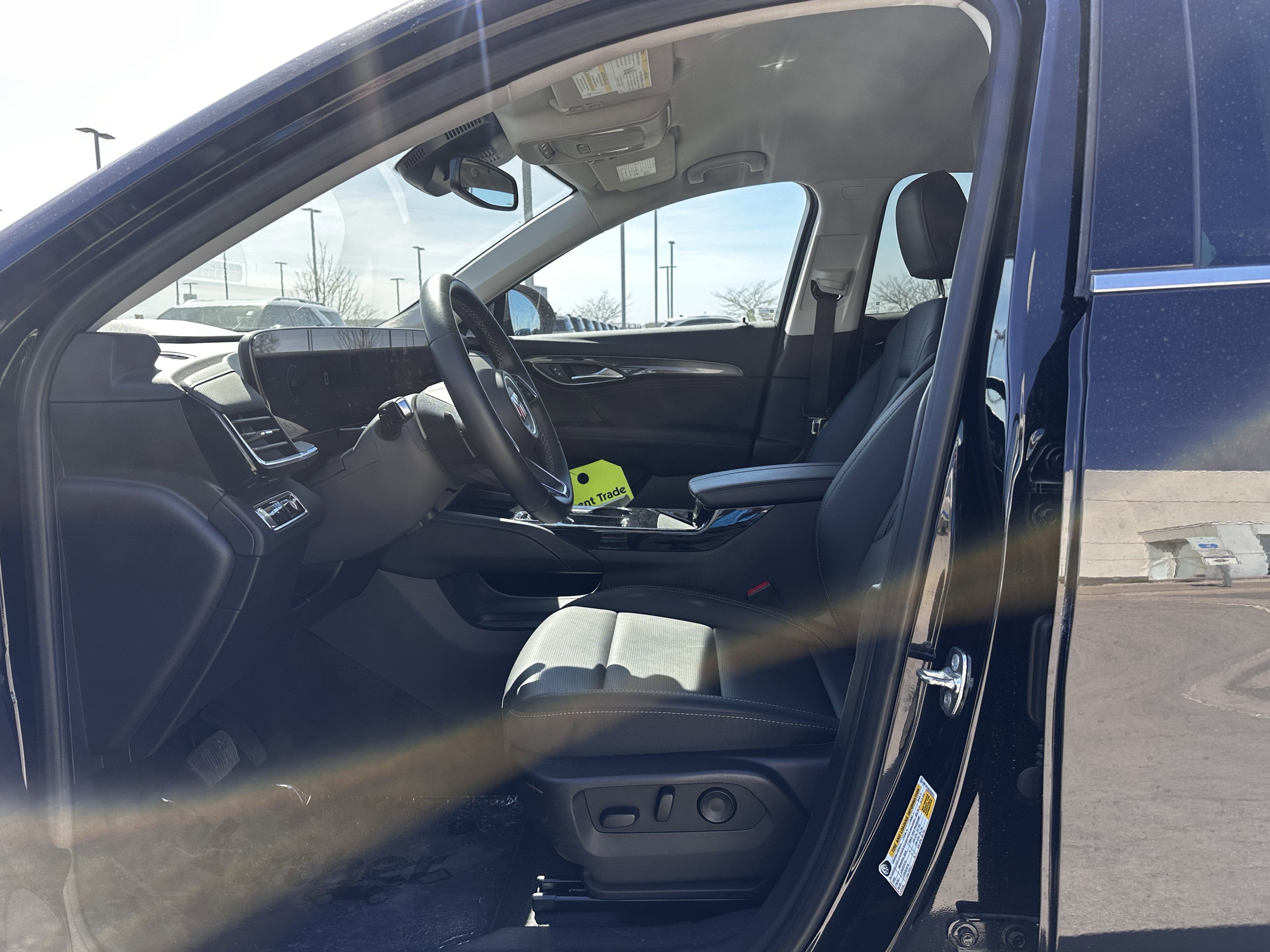 Used 2025 Buick Envision Preferred AWD/4WD image 7