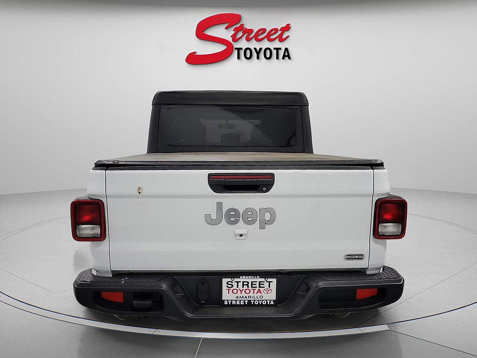 Used 2023 Jeep Gladiator Overland image 3