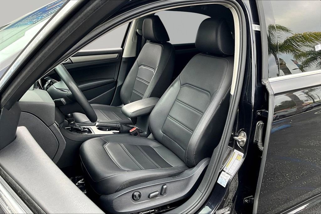 Used 2021 Volkswagen Passat 2.0T SE image 21