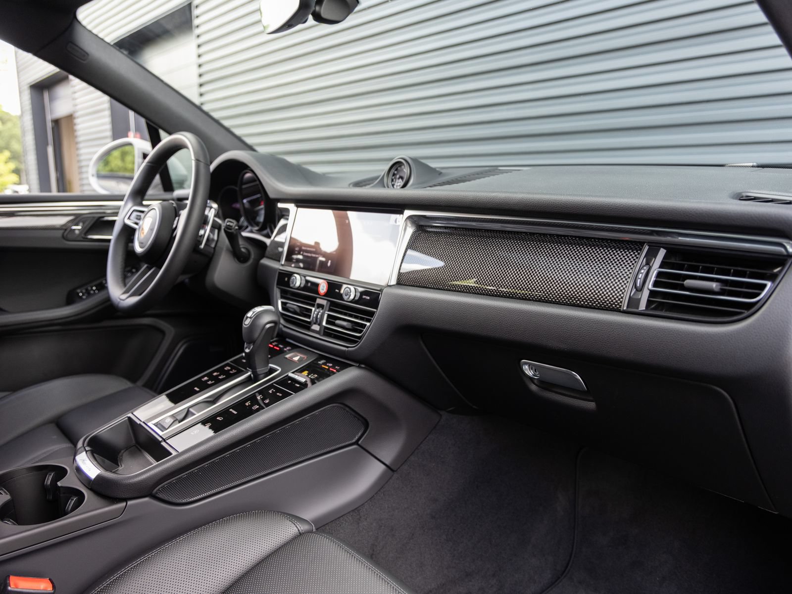 New 2025 Porsche Macan AWD/4WD image 35