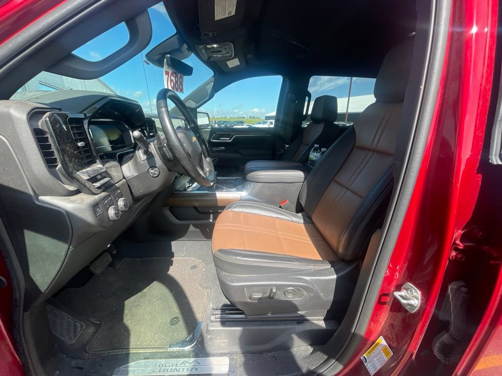 Used 2025 Chevrolet Silverado 1500 High Country w/ Technology Package AWD/4WD image 7