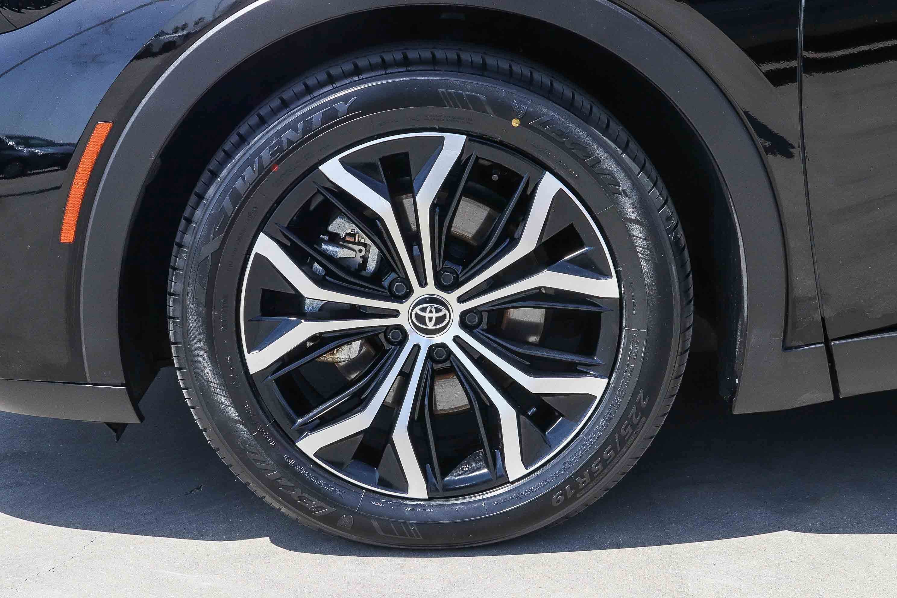 Used 2024 Toyota Crown XLE image 9