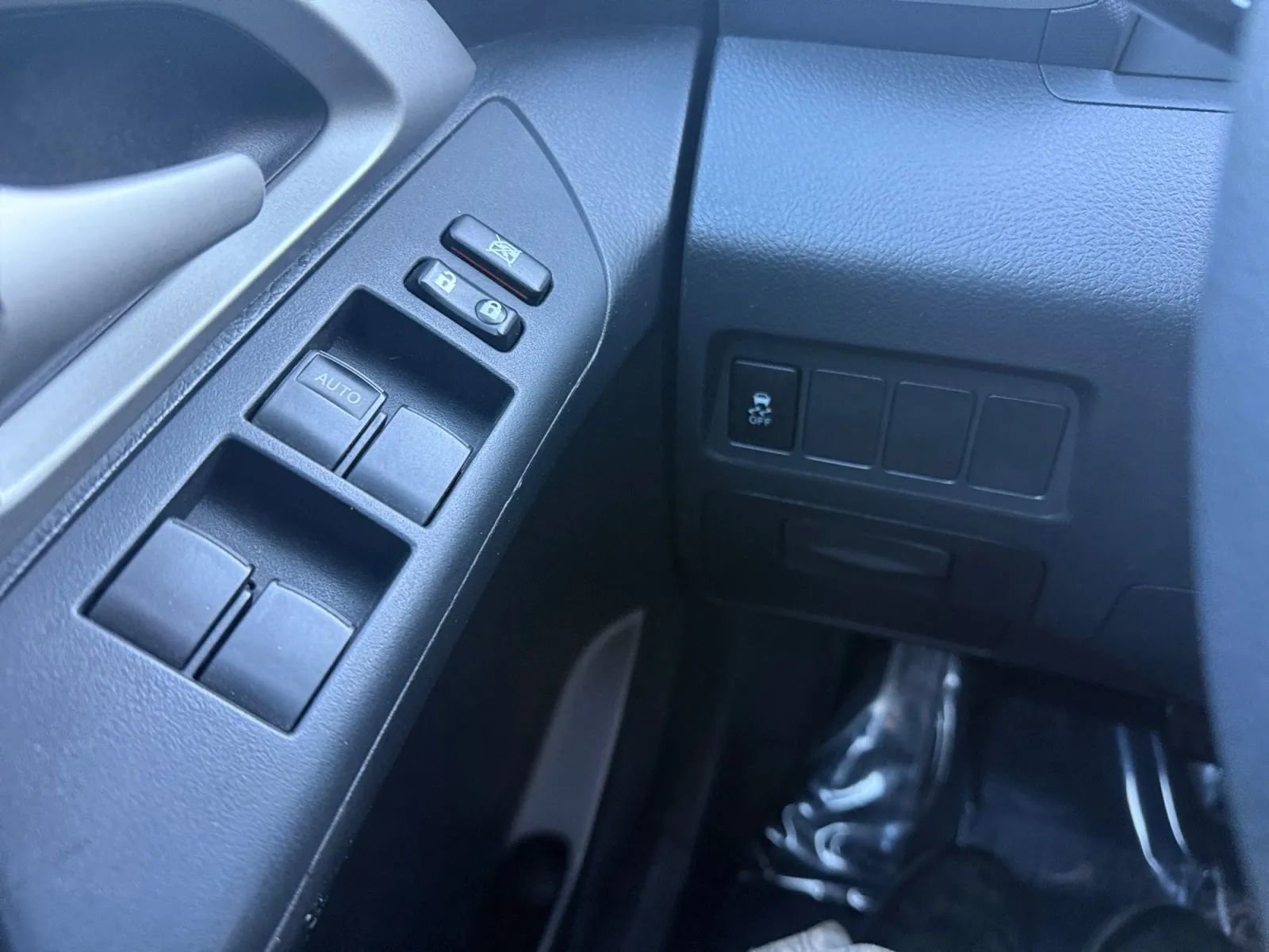 Used 2009 Pontiac Vibe w/ Preferred Package image 20