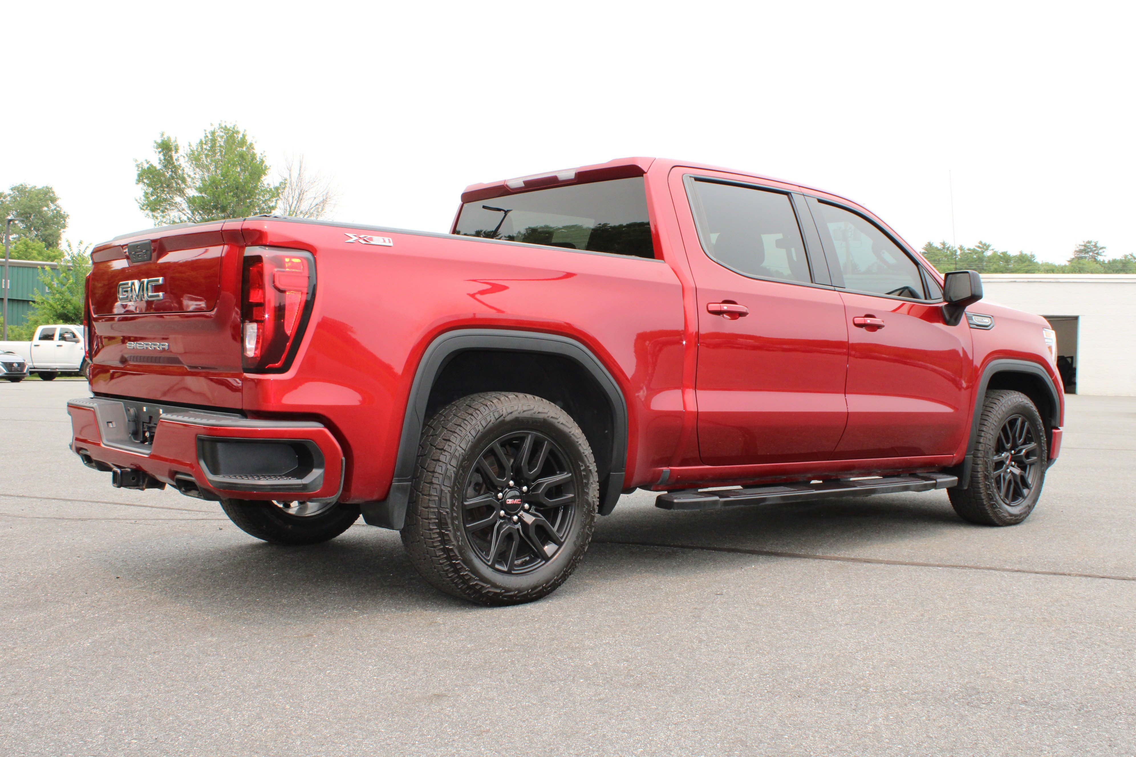 Used 2021 GMC Sierra 1500 Elevation w/ LPO, Elevation Black Package AWD/4WD image 6