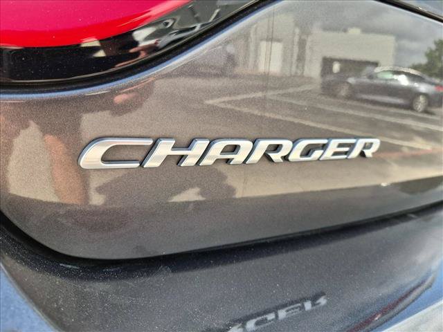 Used 2015 Dodge Charger SXT RWD image 12