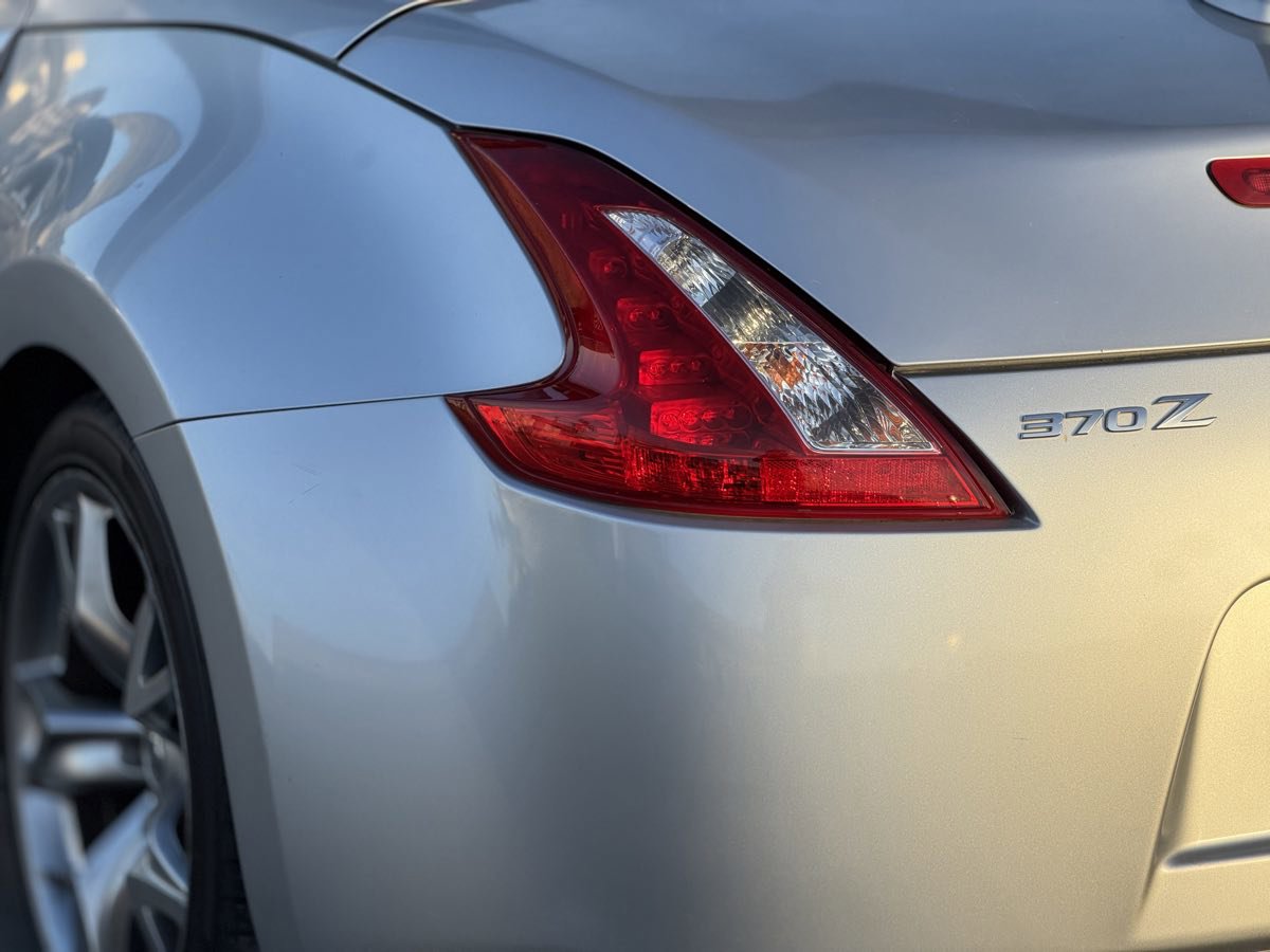 Used 2011 Nissan 370Z Touring w/ Sport Pkg image 12
