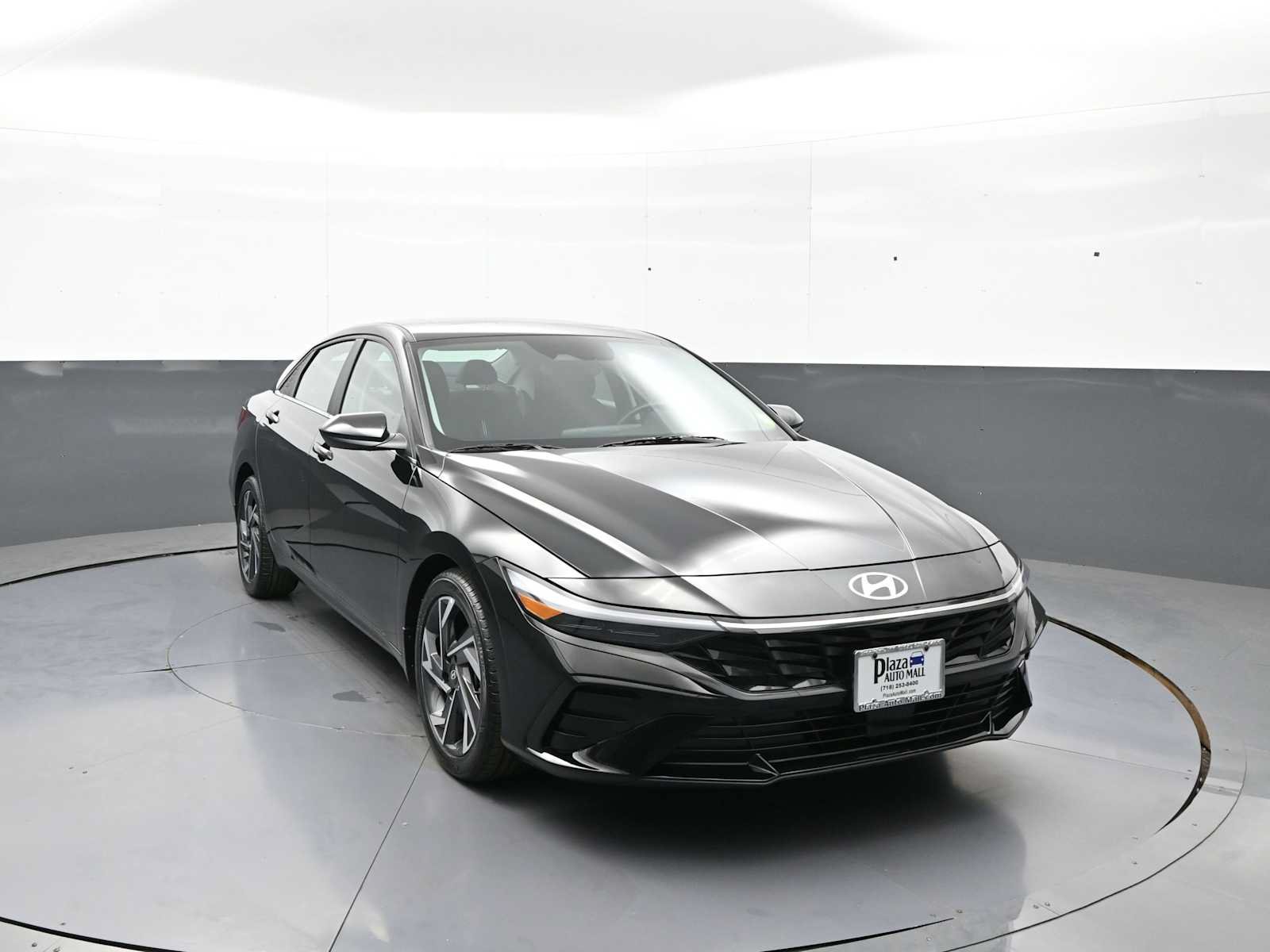 Certified 2024 Hyundai Elantra SEL w/ Convenience Package FWD image 3