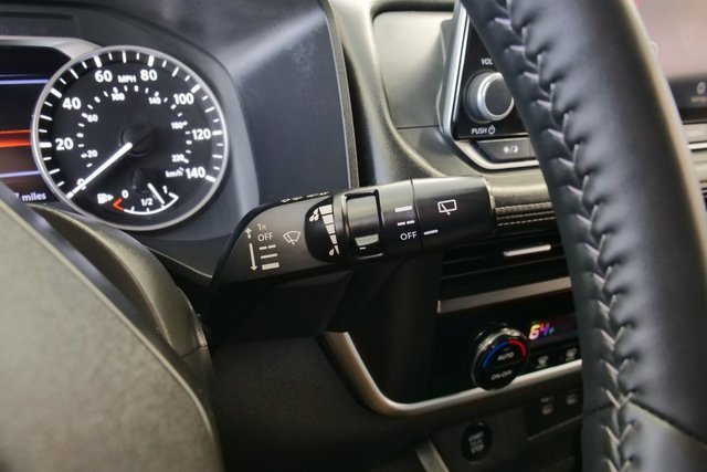 Used 2025 Nissan Rogue SV image 25