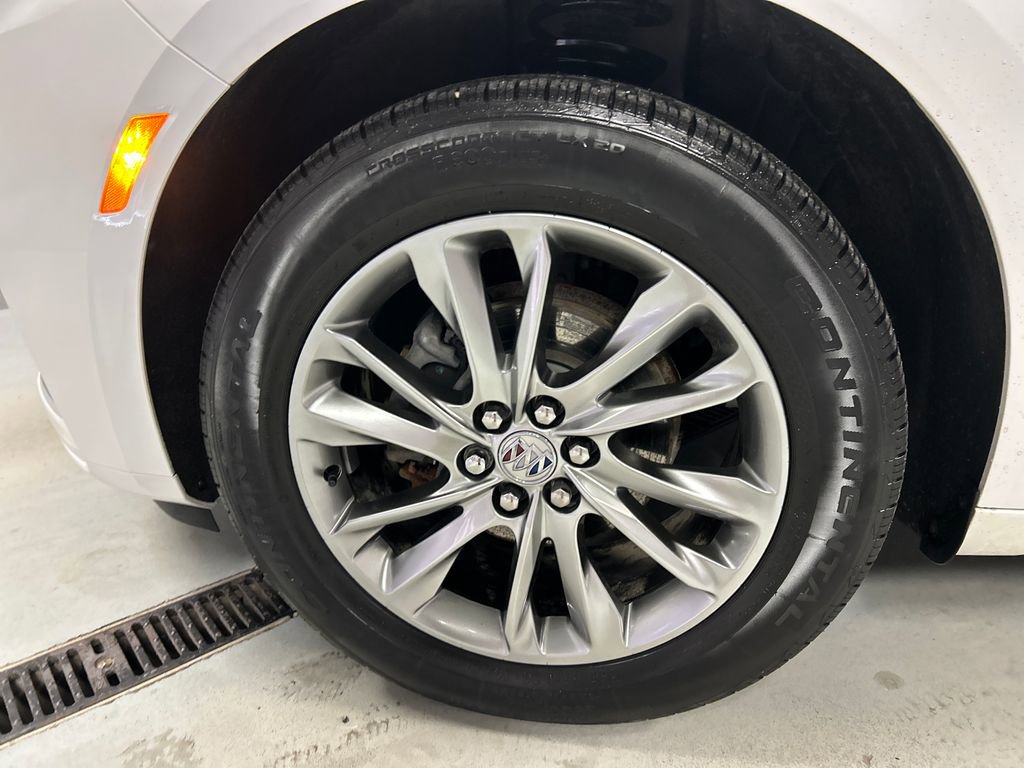 Used 2024 Buick Enclave Avenir w/ Avenir Technology Package image 9