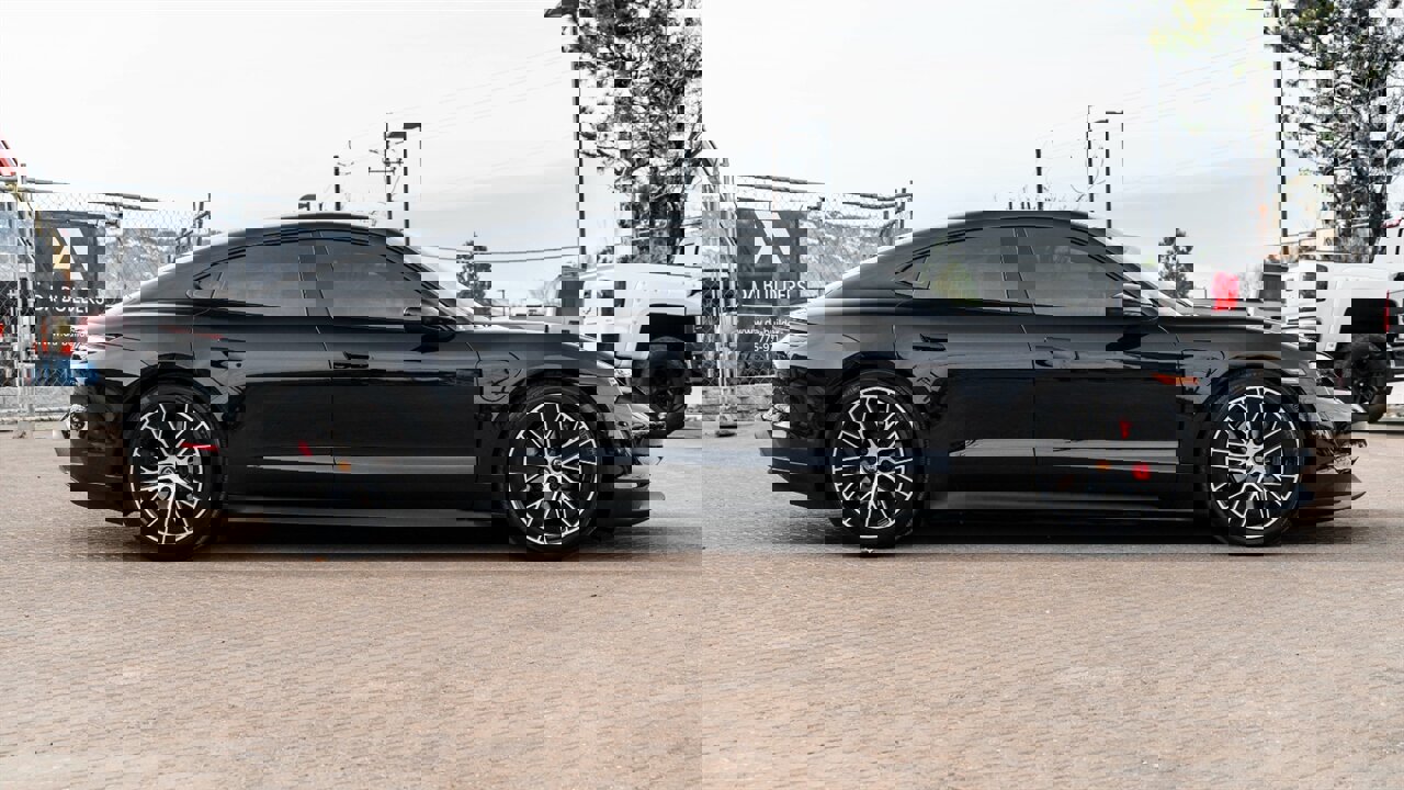 Used 2021 Porsche Taycan 4S image 5