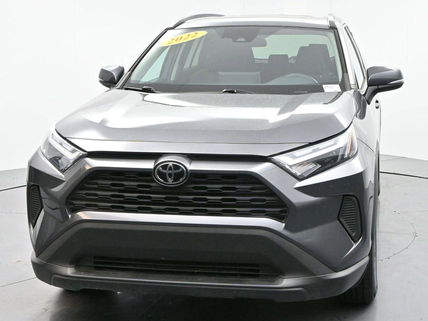 Used 2022 Toyota RAV4 XLE w/ Convenience Package image 2