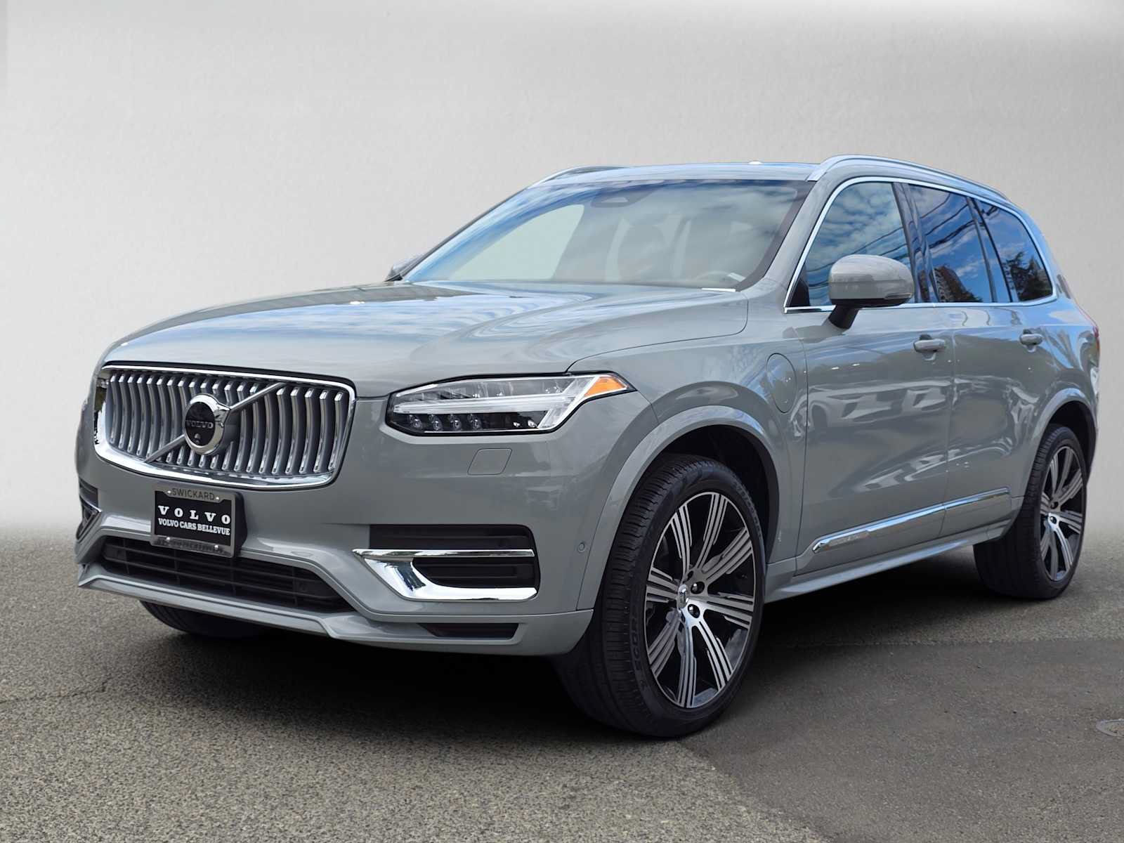 Used 2024 Volvo XC90 T8 Plus w/ Protection Package Premier AWD/4WD image 8