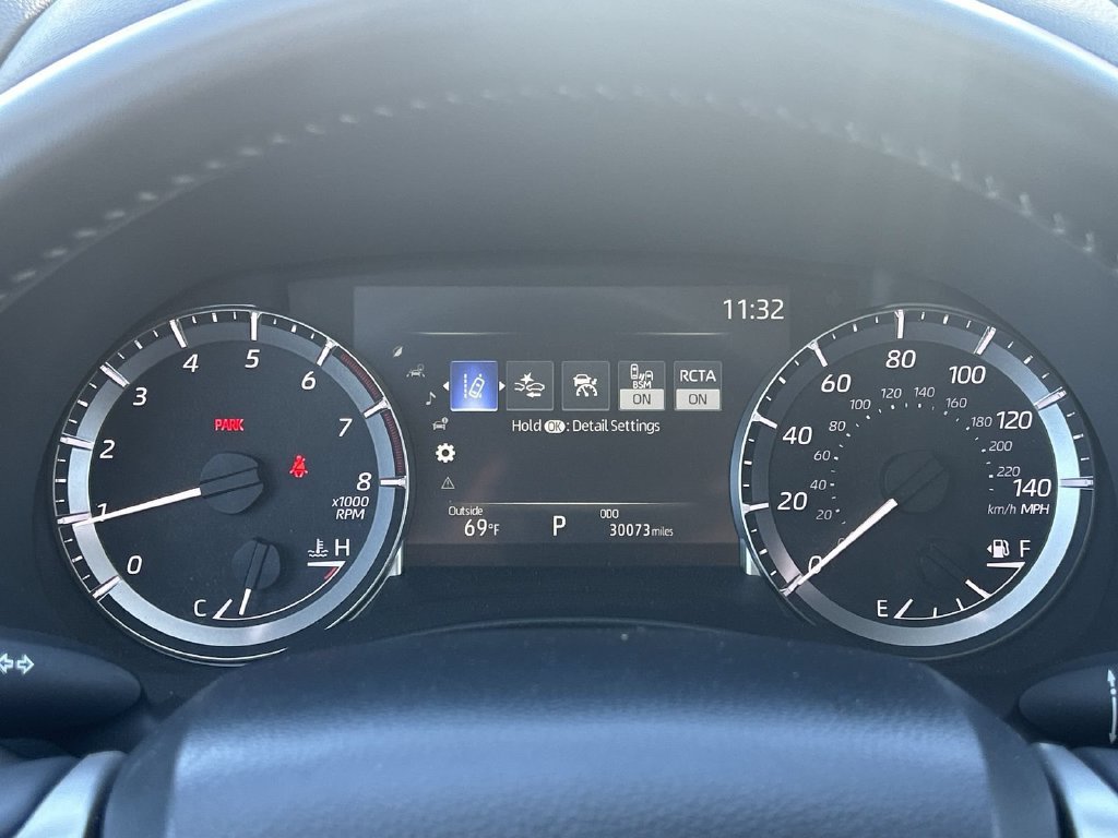 Used 2025 Toyota Highlander LE AWD/4WD image 14