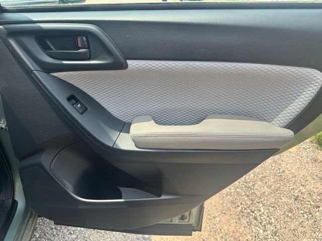 Used 2017 Subaru Forester 2.5i AWD/4WD image 18