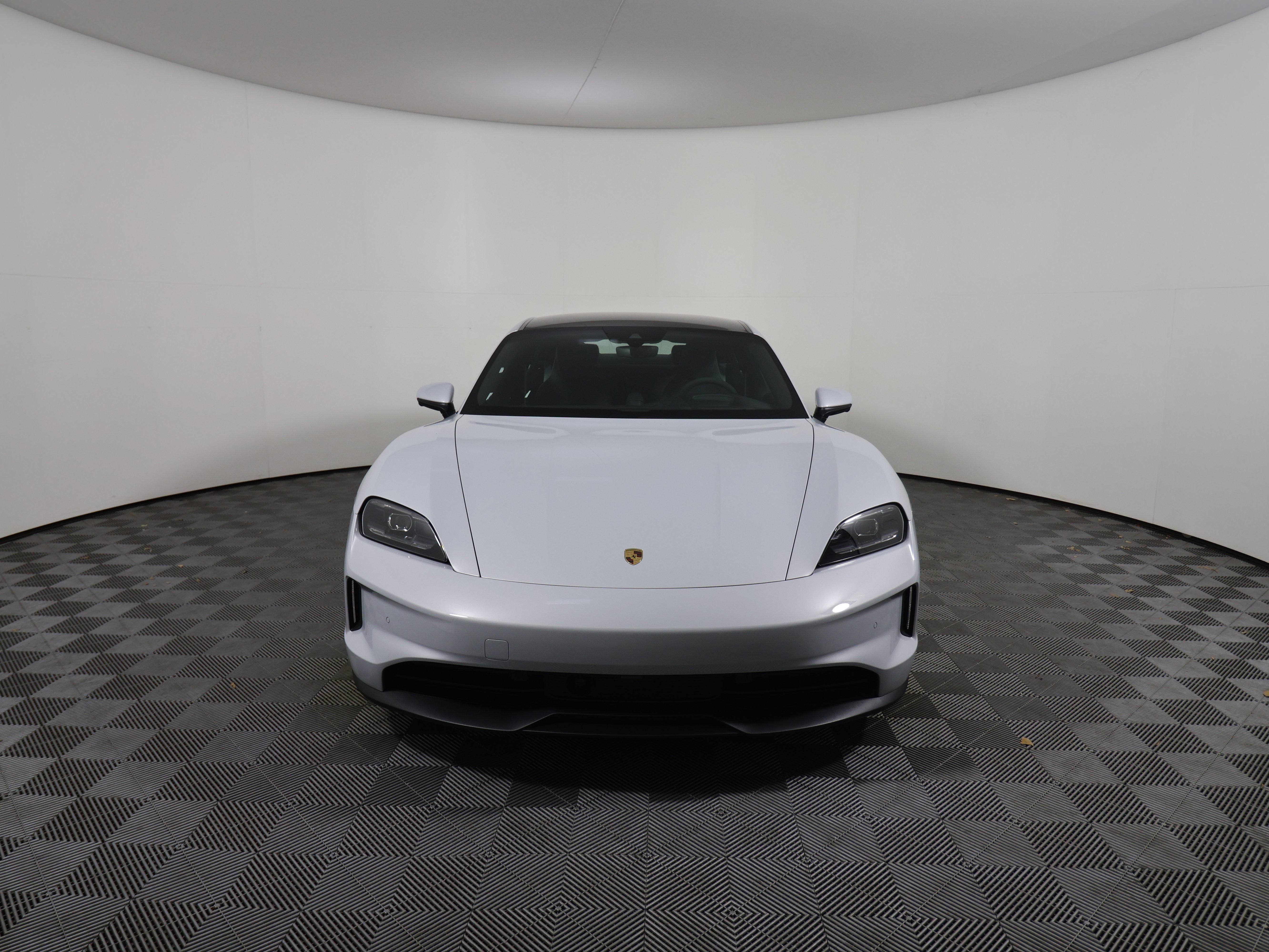 New 2025 Porsche Taycan image 10