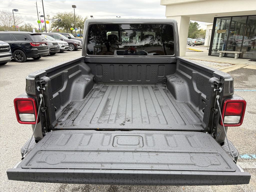 New 2026 Jeep Gladiator Sahara image 18