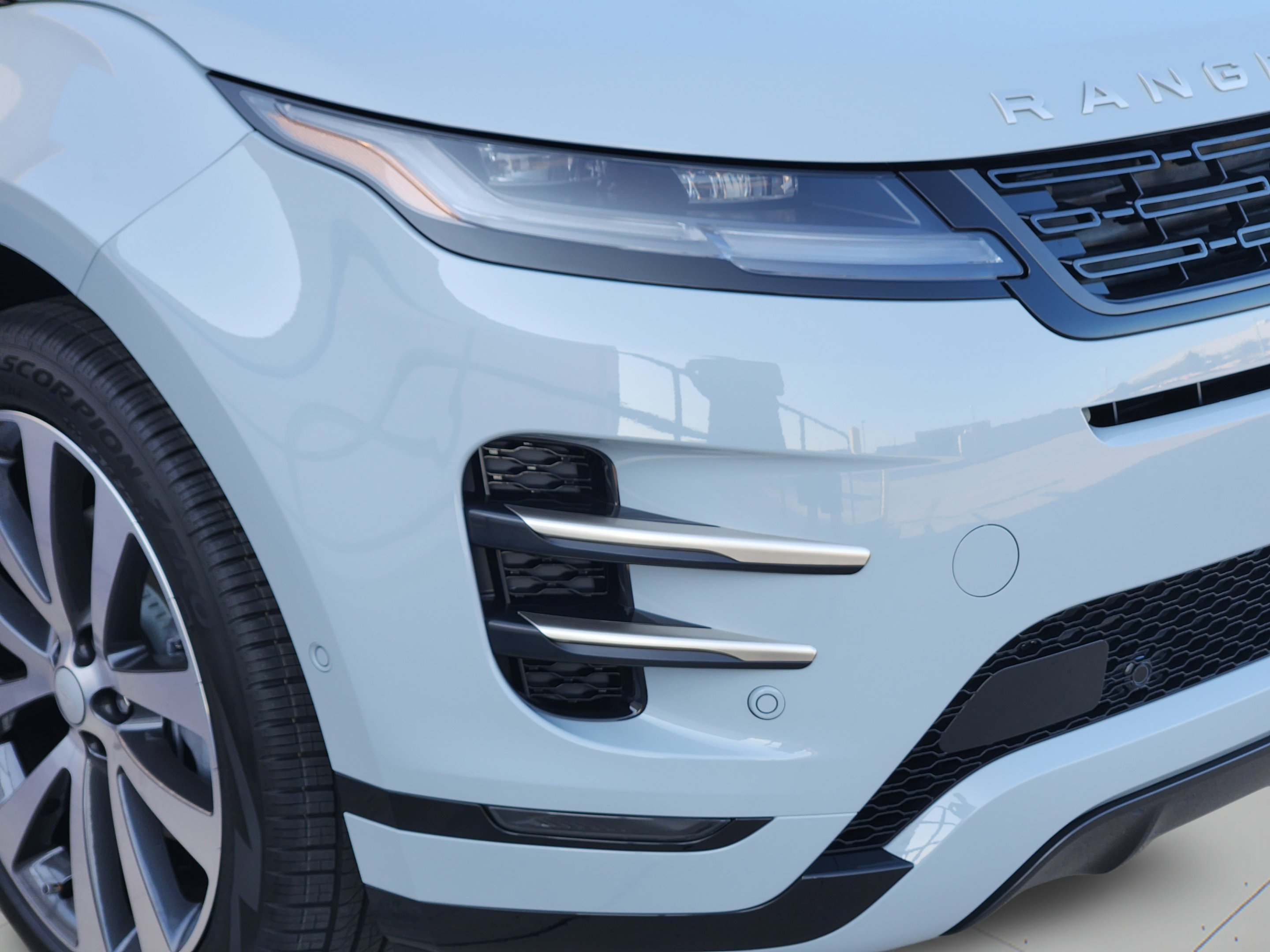 New 2026 Land Rover Range Rover Evoque Hoxton AWD/4WD image 31