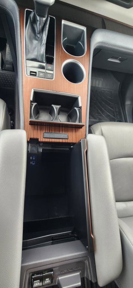 Used 2022 Toyota Sienna XLE image 26