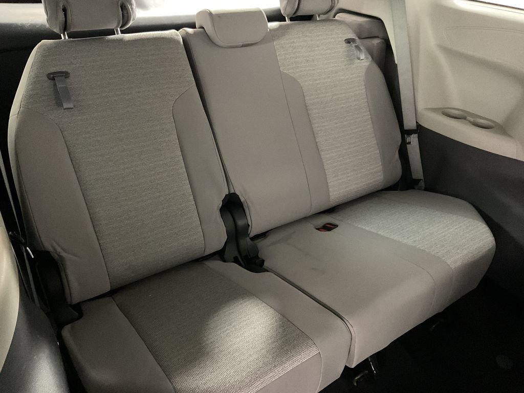 Used 2023 Toyota Sienna LE AWD/4WD image 21