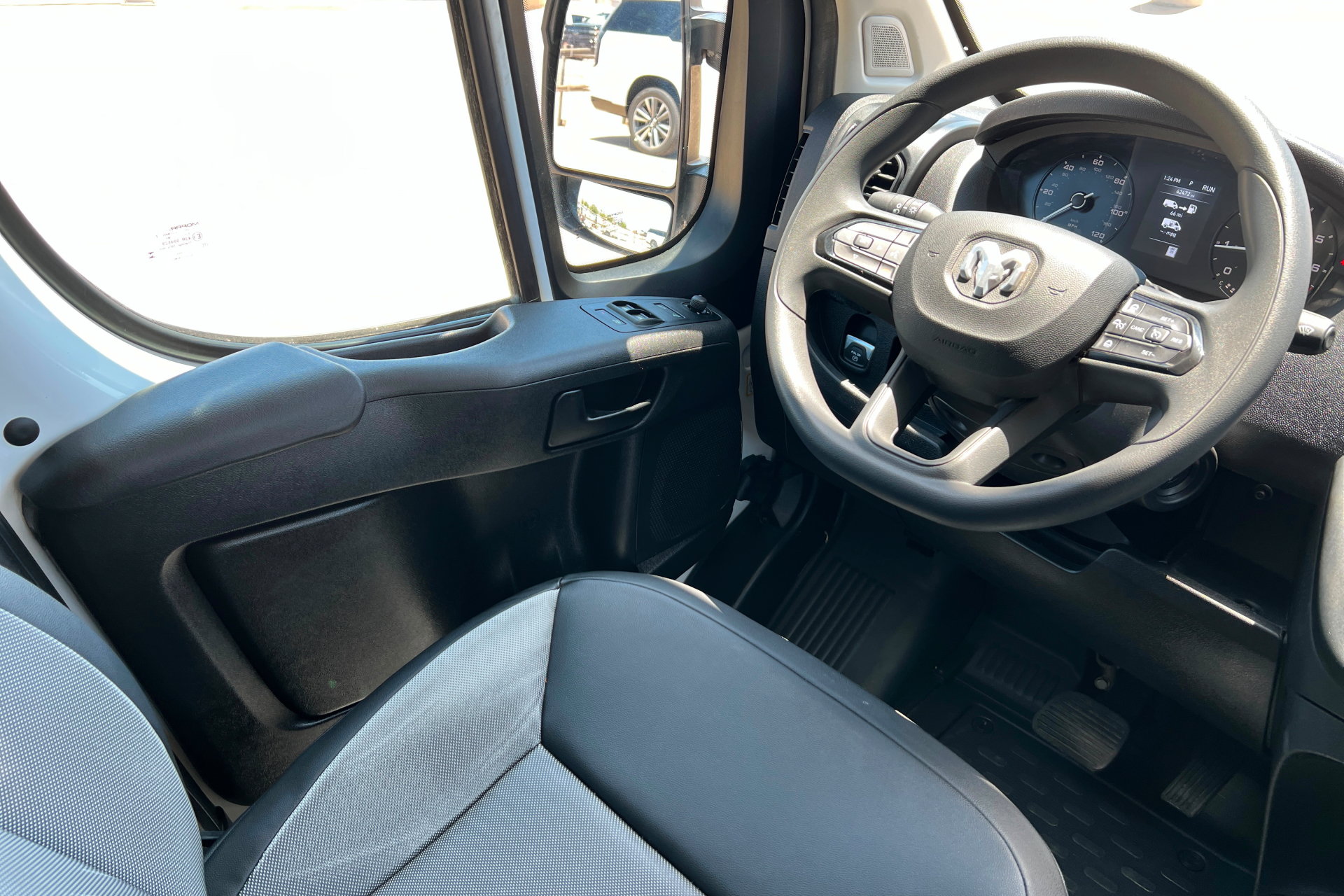 Used 2025 RAM ProMaster 3500 w/ Convenience Group FWD image 11