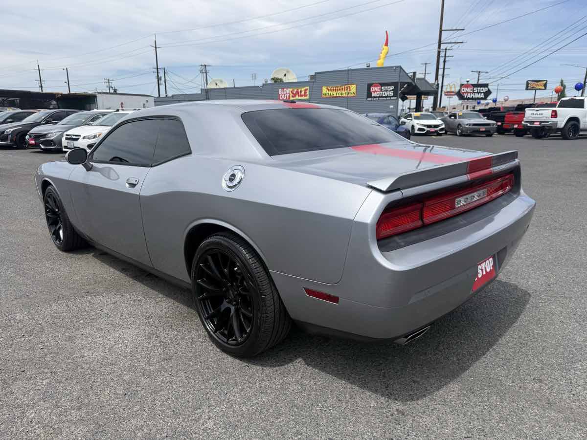 Used 2014 Dodge Challenger SXT RWD image 5
