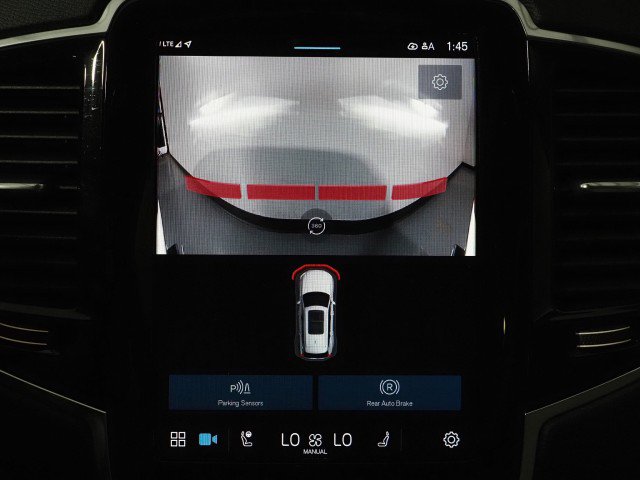 Used 2025 Volvo XC90 T8 Plus w/ Protection Package Premier image 29