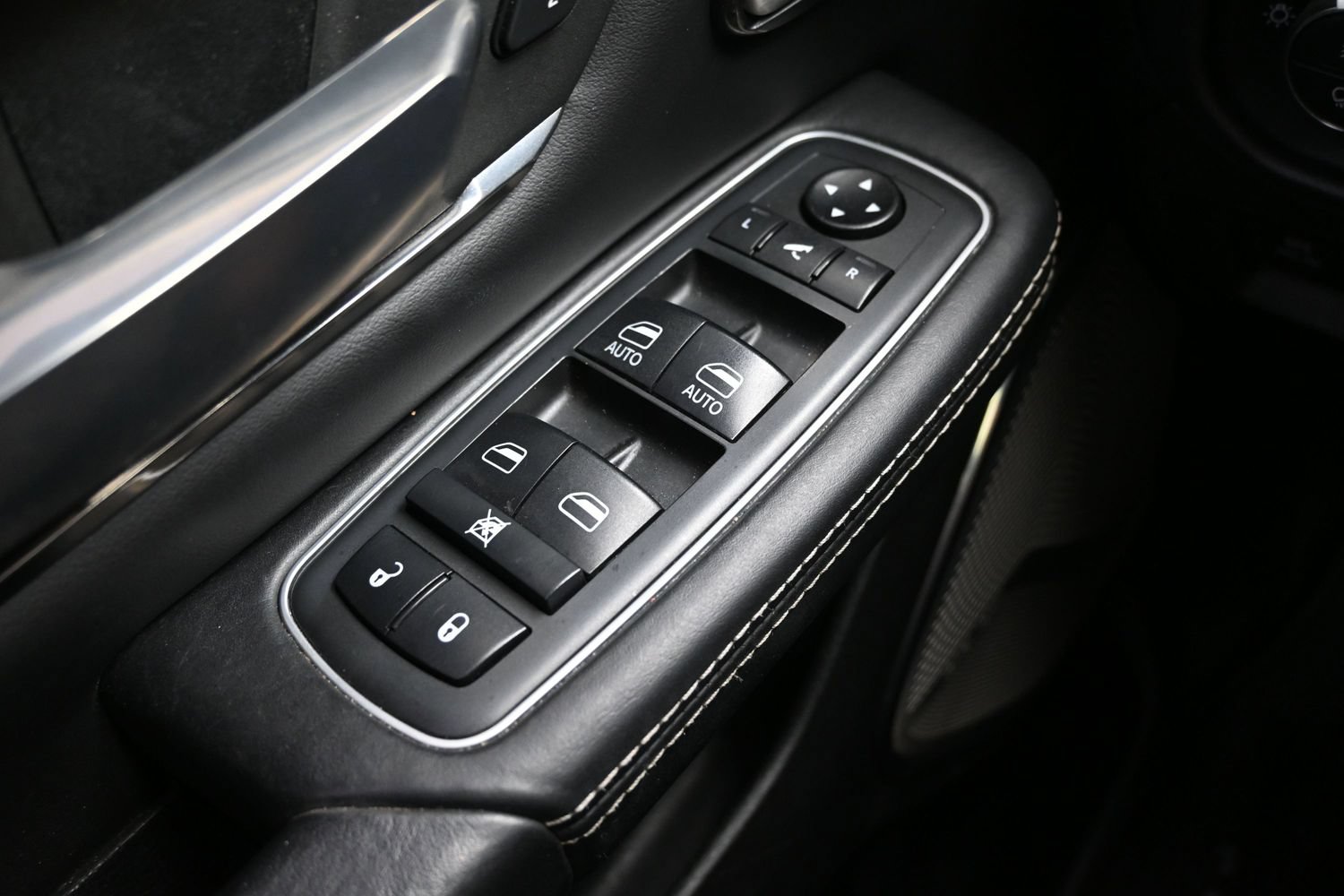 Used 2020 RAM 1500 Limited w/ Black Appearance Package AWD/4WD image 25