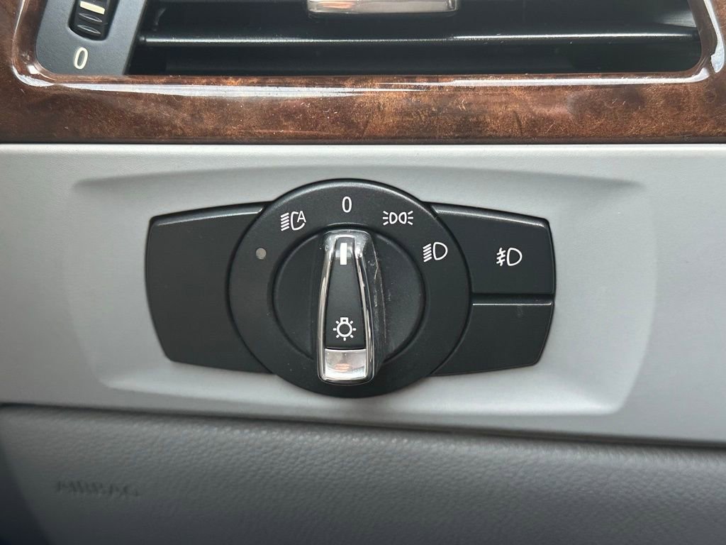 Used 2009 BMW 328i Convertible image 27