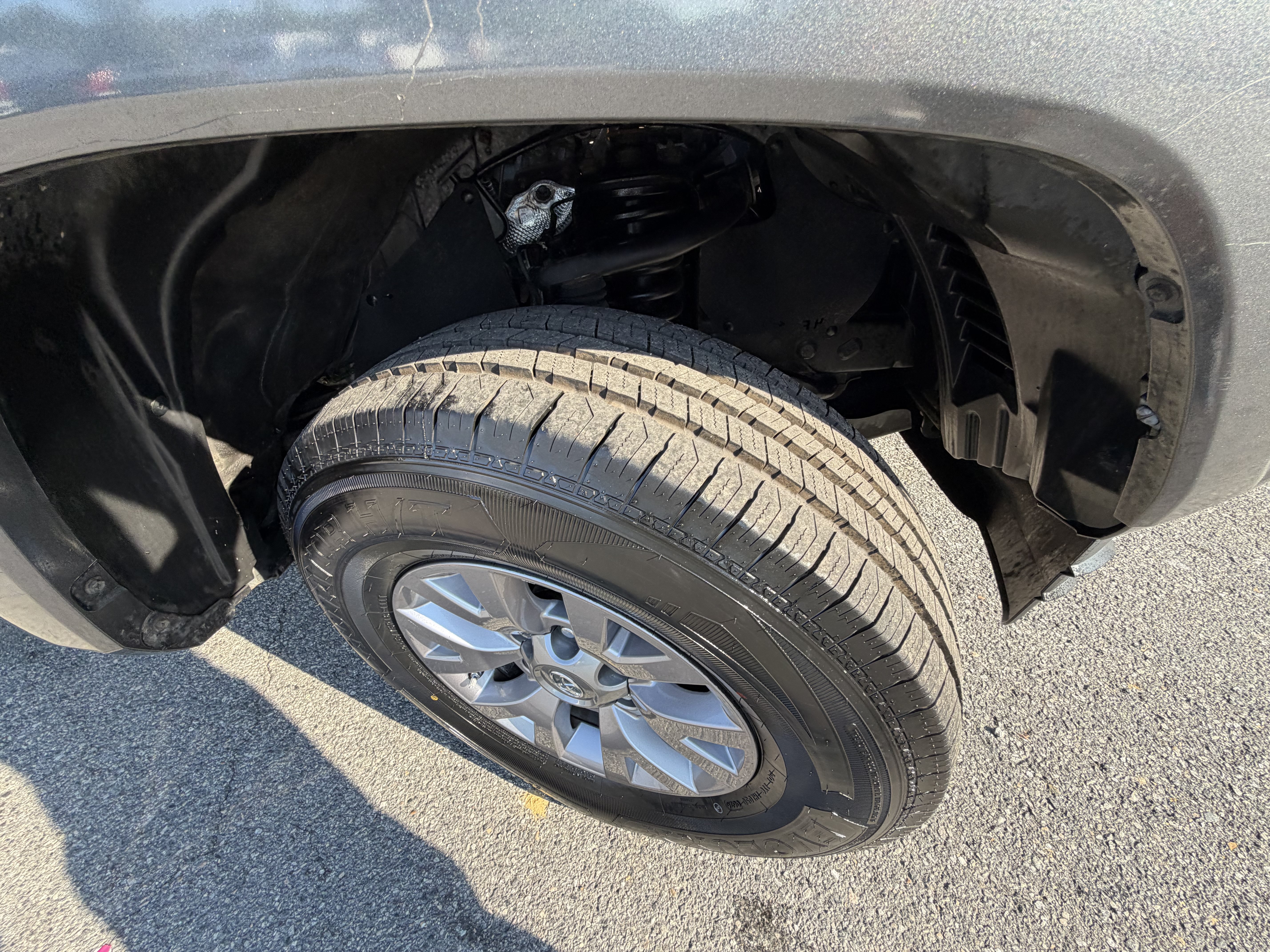 Used 2017 Toyota Tacoma SR5 AWD/4WD image 29