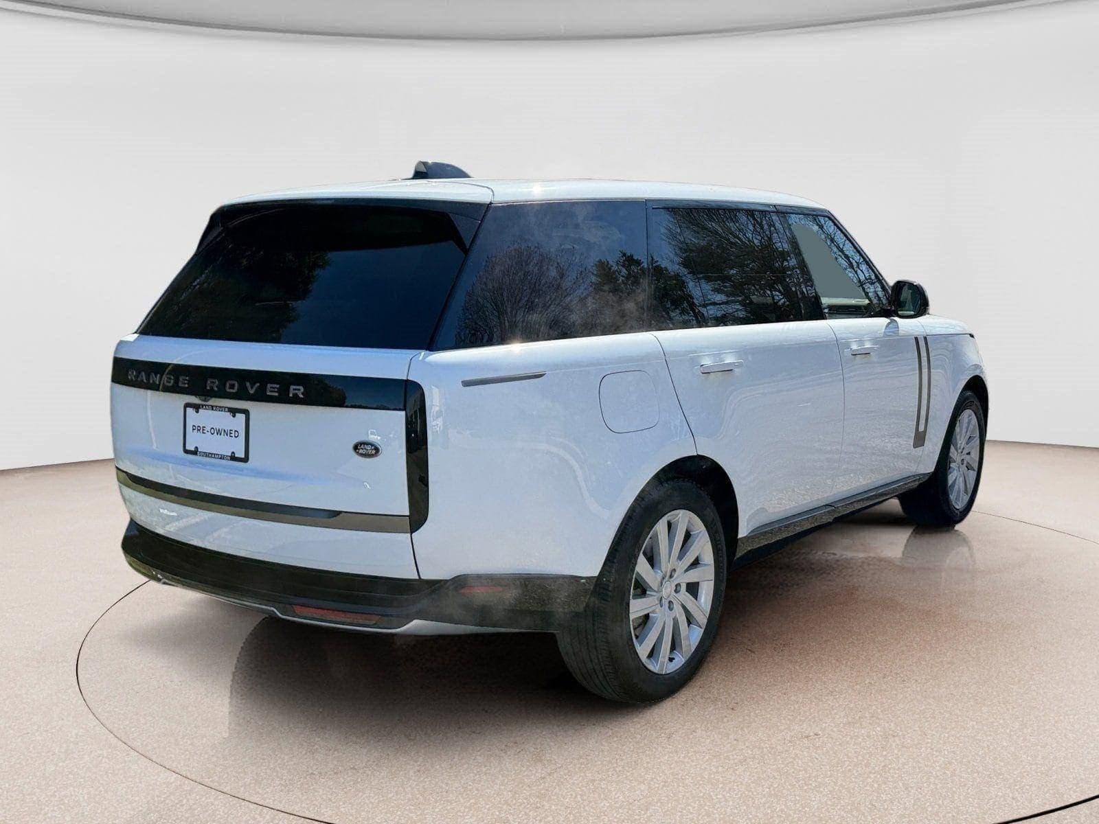Certified 2023 Land Rover Range Rover Long Wheelbase SE AWD/4WD image 5