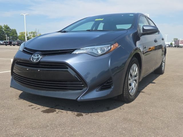 Used 2018 Toyota Corolla LE w/ Carpet Mat Package (TMS) FWD image 2