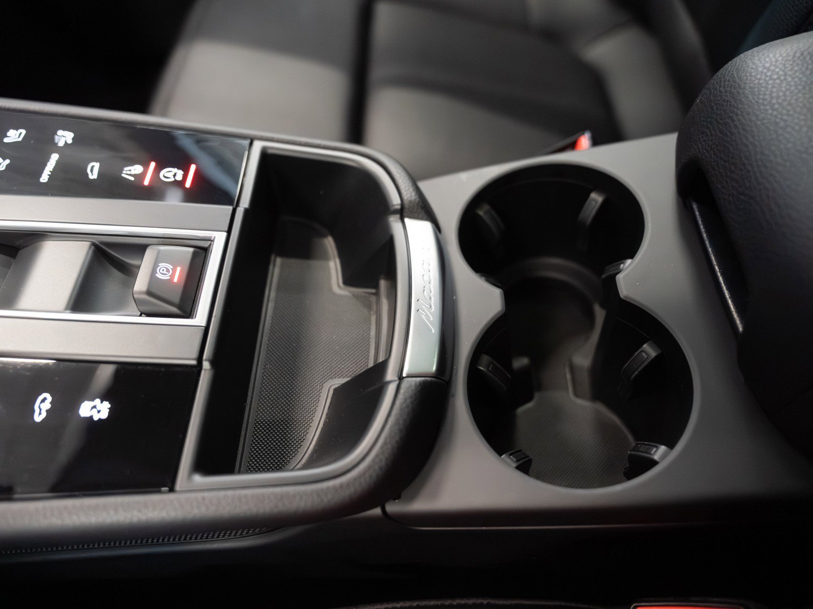 Certified 2025 Porsche Macan S image 18