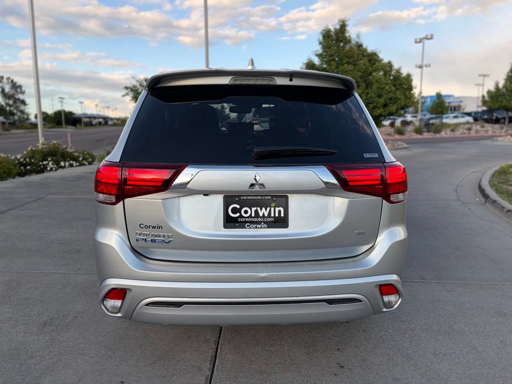 Used 2021 Mitsubishi Outlander 4WD Plug-In Hybrid image 8