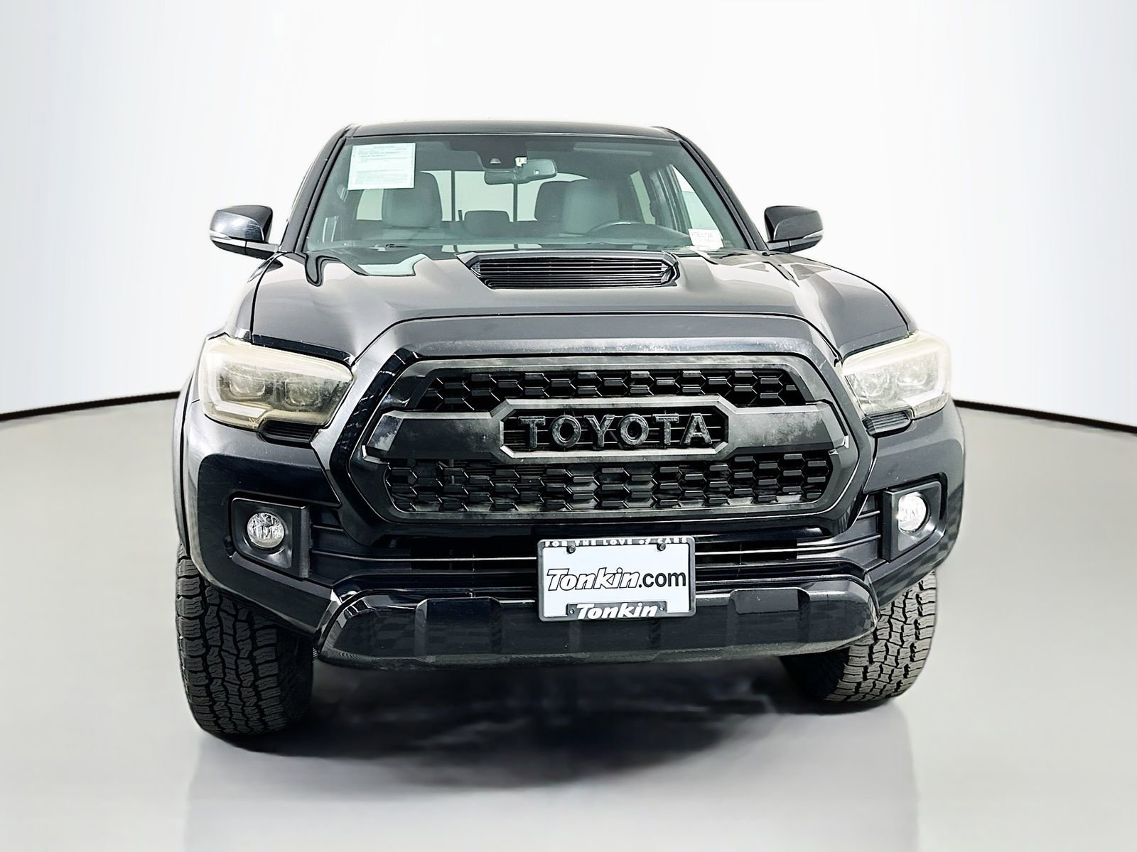 Used 2018 Toyota Tacoma TRD Sport AWD/4WD image 2