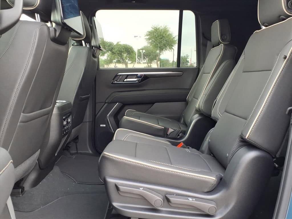 New 2026 Chevrolet Suburban Premier RWD image 18