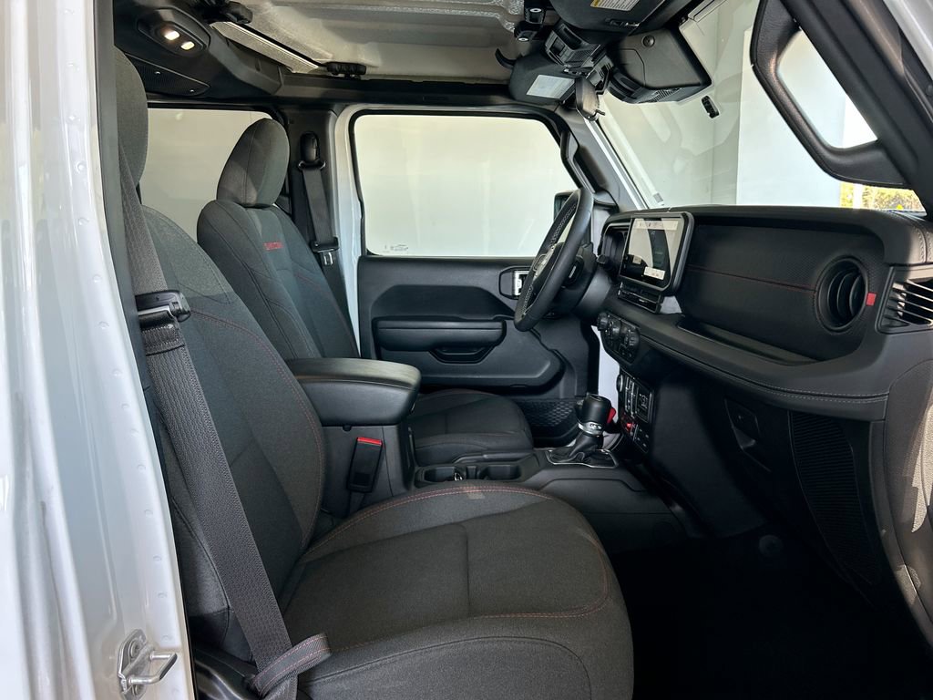Used 2025 Jeep Wrangler Unlimited Rubicon AWD/4WD image 30