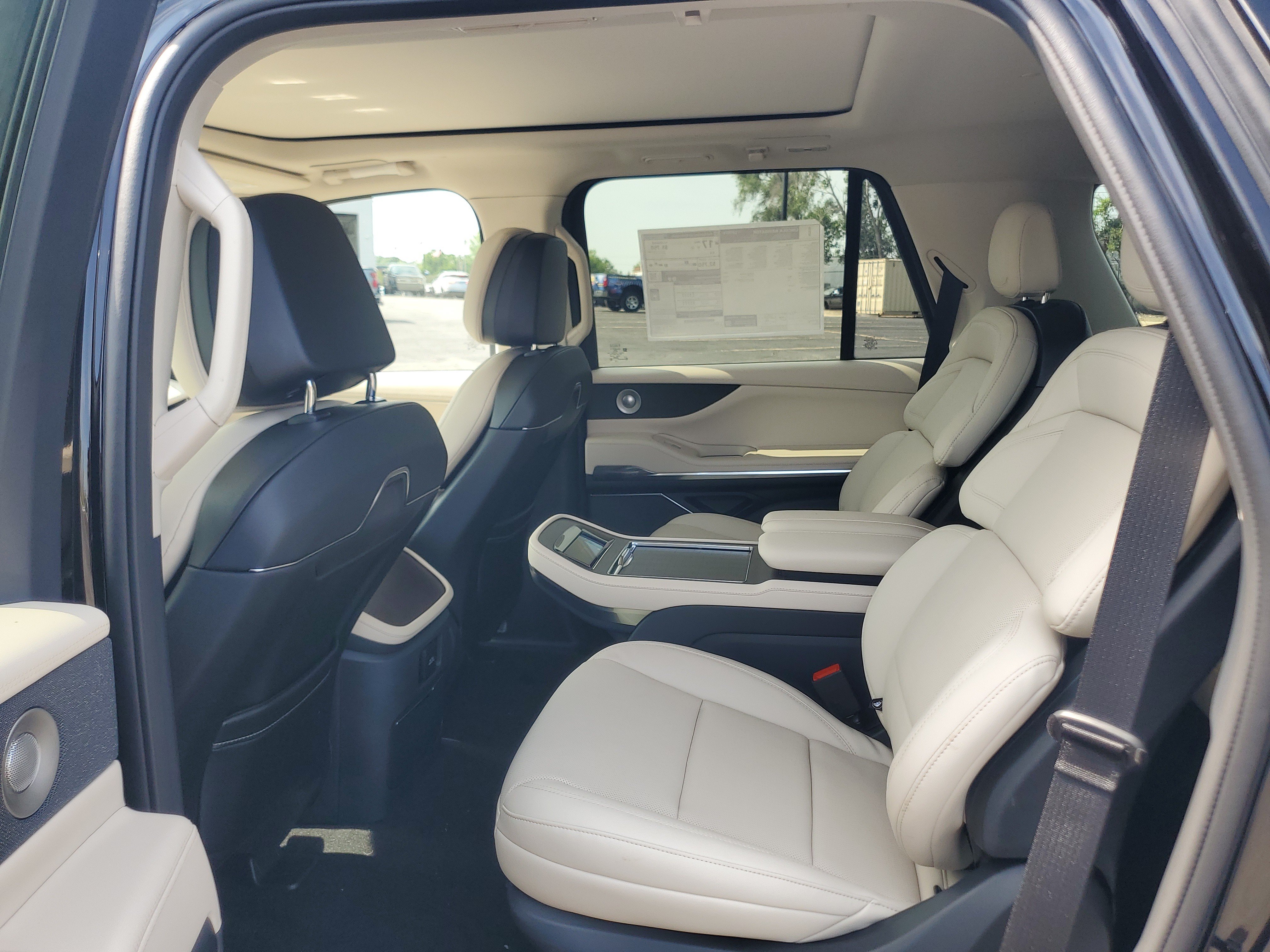 New 2027 Lincoln Navigator Reserve w/ Jet Appearance Package AWD/4WD image 27