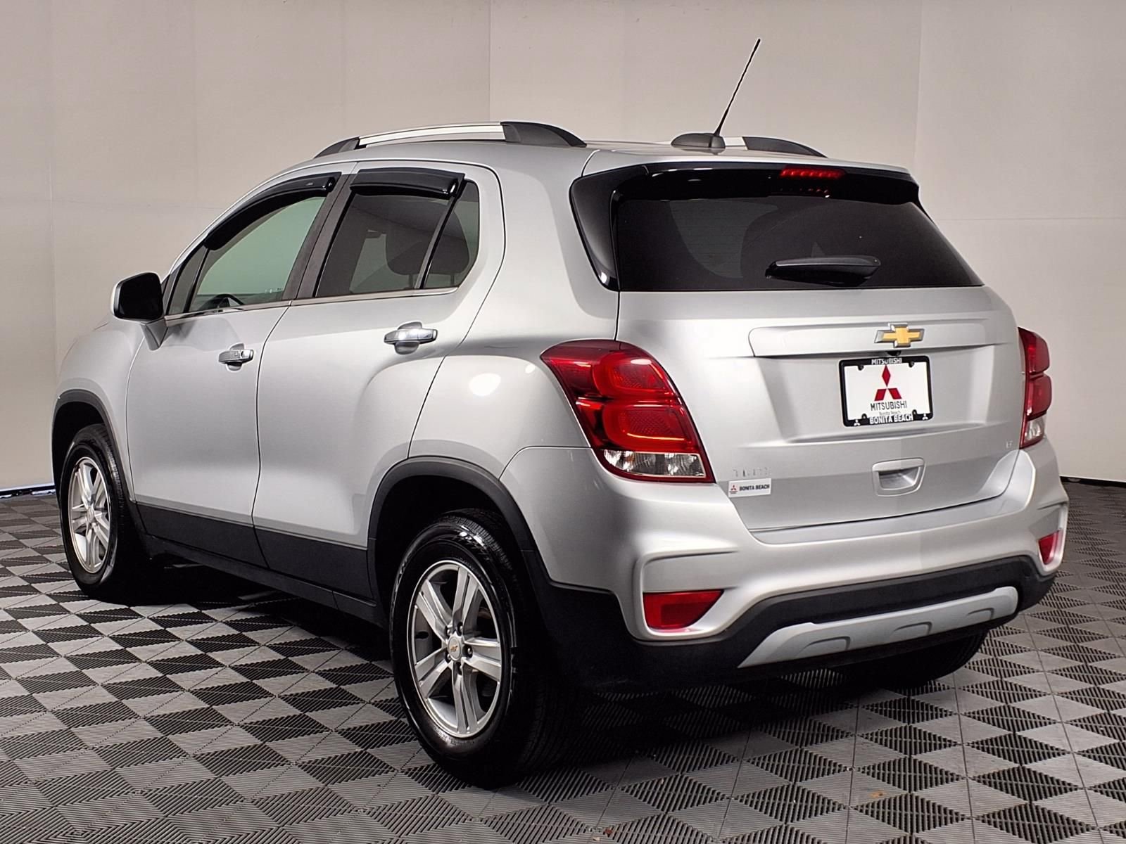 Used 2020 Chevrolet Trax LT w/ LT Convenience Package AWD/4WD image 5