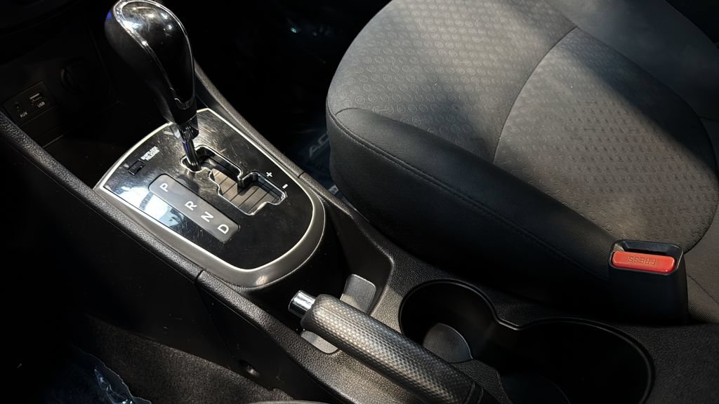 Used 2014 Hyundai Accent SE FWD image 29