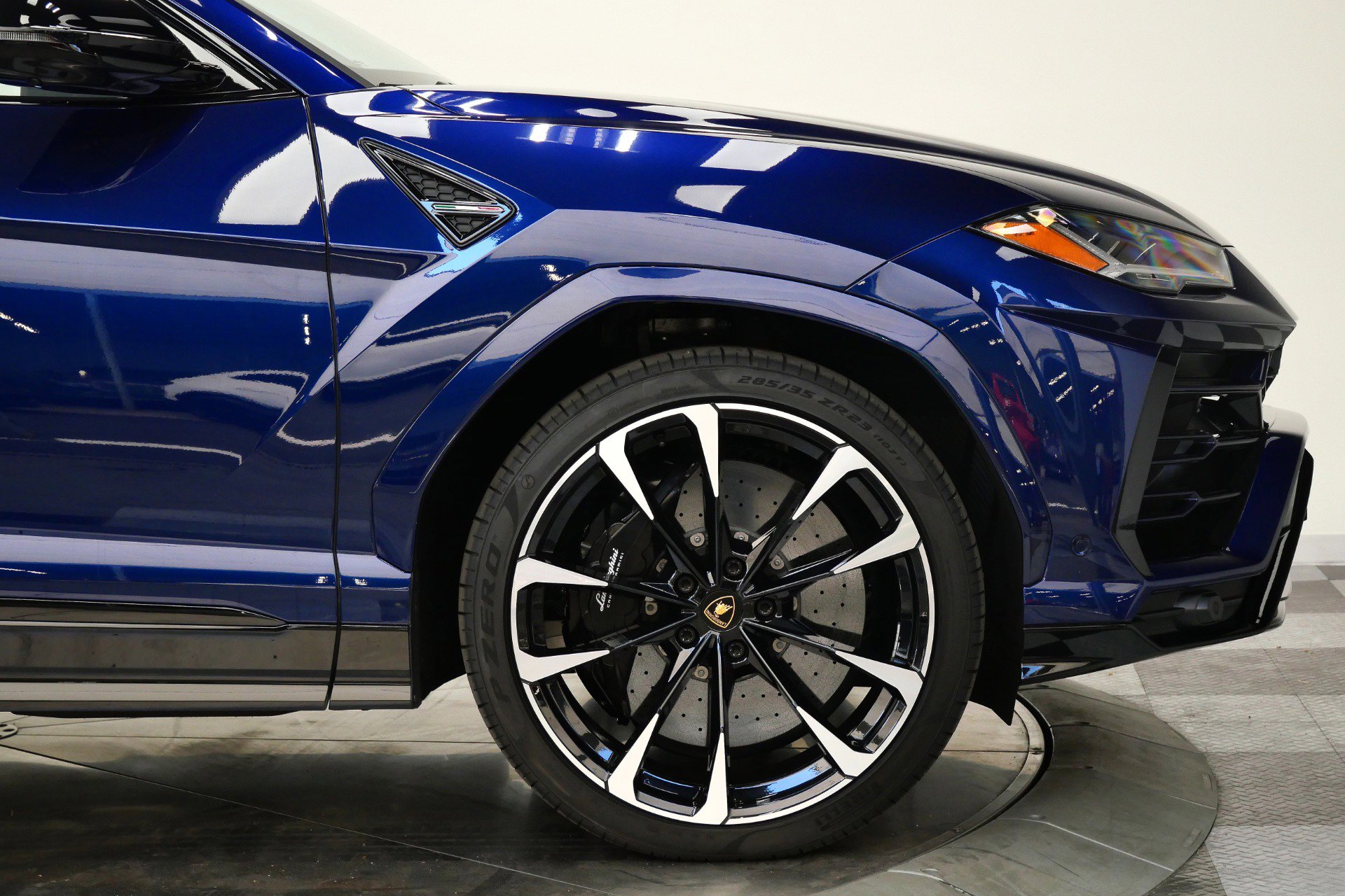 Used 2022 Lamborghini Urus AWD/4WD image 54